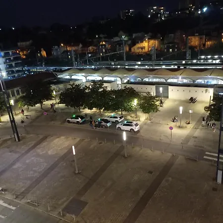 Victoire, Gare
