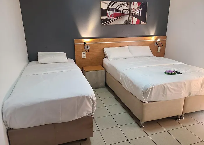 Hotel Le Prince, Poitiers Gare 호텔